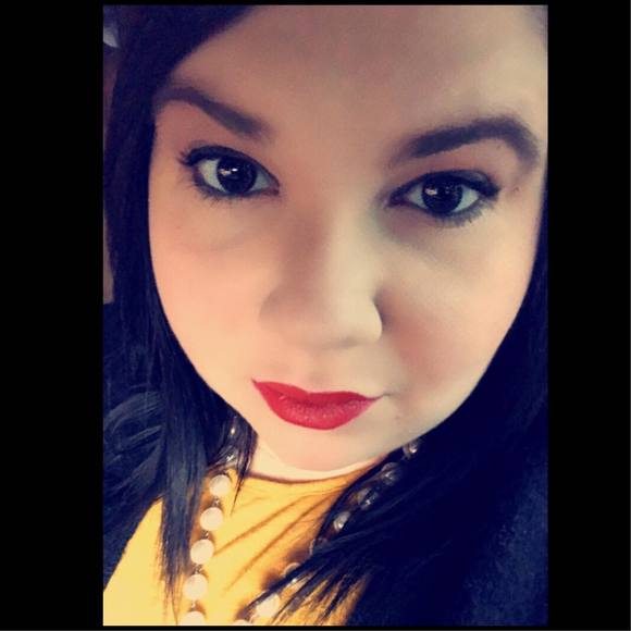 Meet your Posher, Becca - Picture 1 of 1